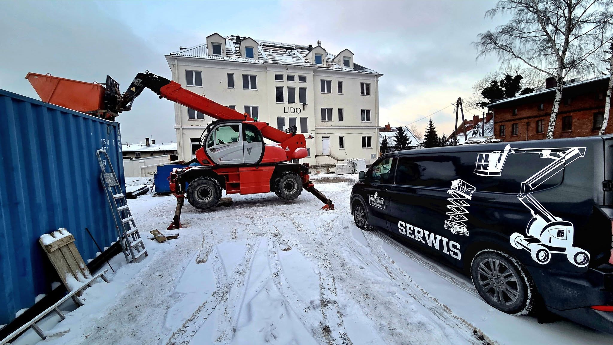 Naprawa instalacji elektrycznej w ładowarce obrotowej Manitou MRT2150+