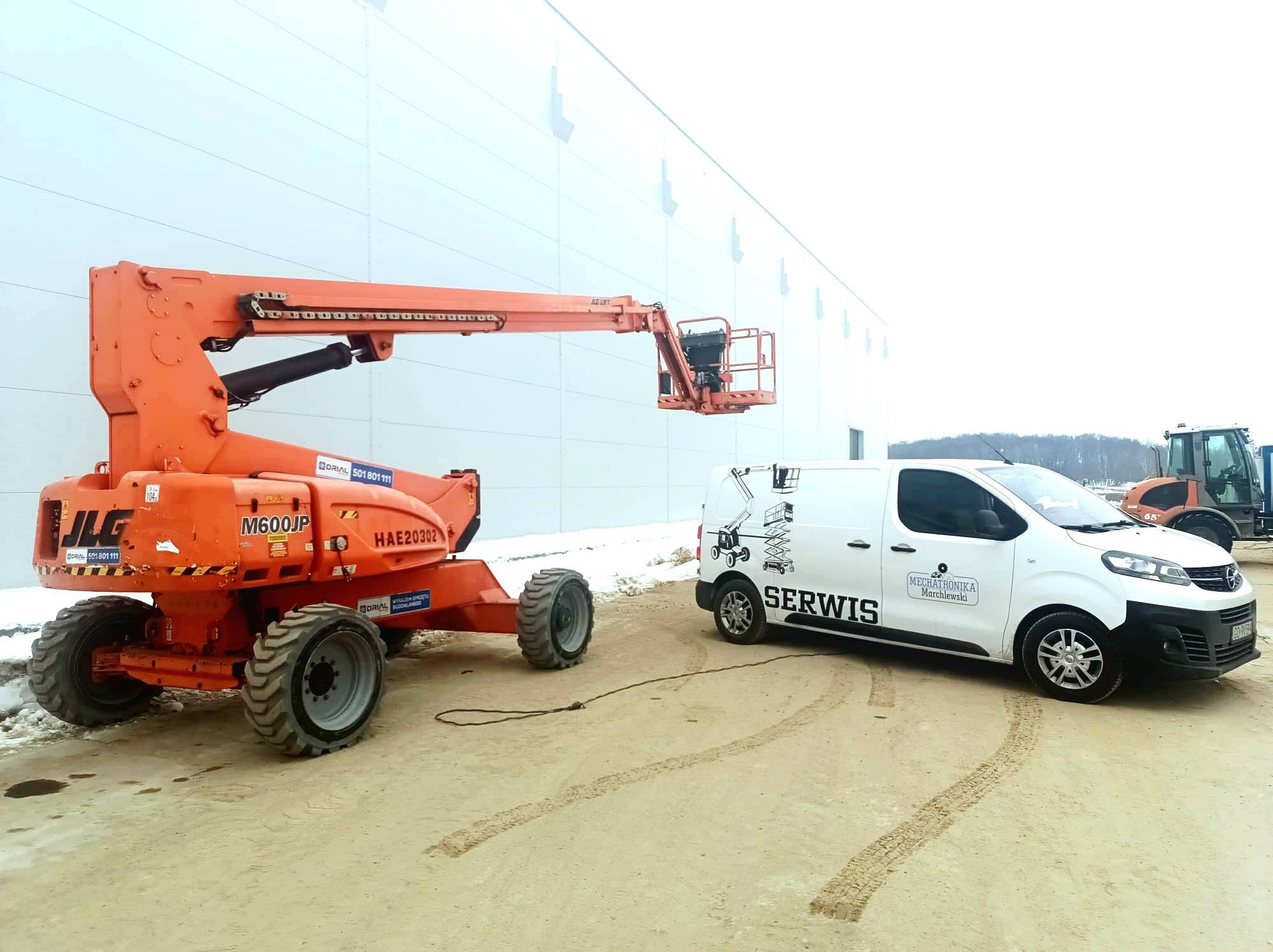 Regeneracja krańcówek hydraulicznych i wymiana silnika obrotu w podnośniku JLG M600JP
