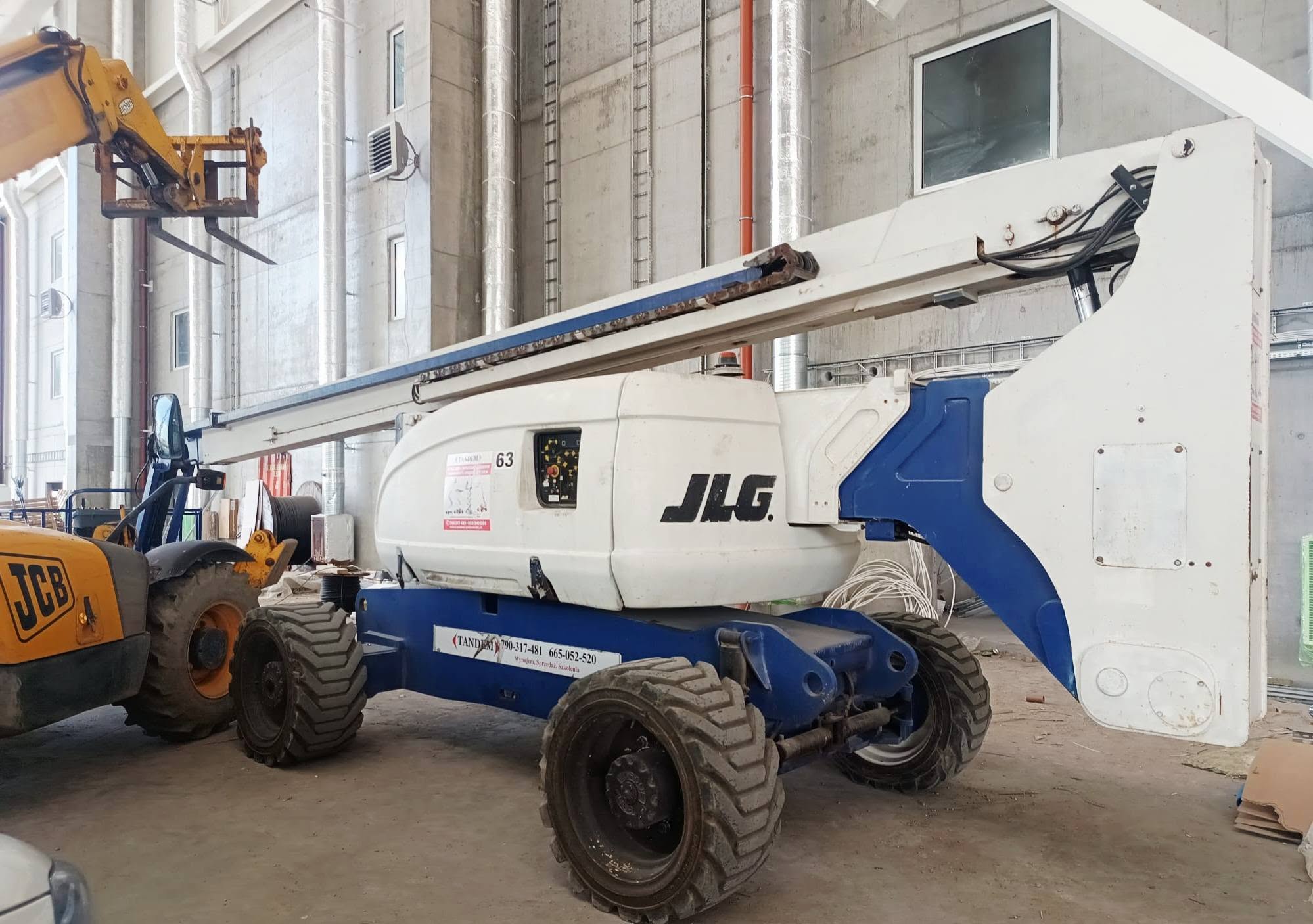 Naprawa układu ładowania i wymiana alternatora w podnośniku JLG 800AJ